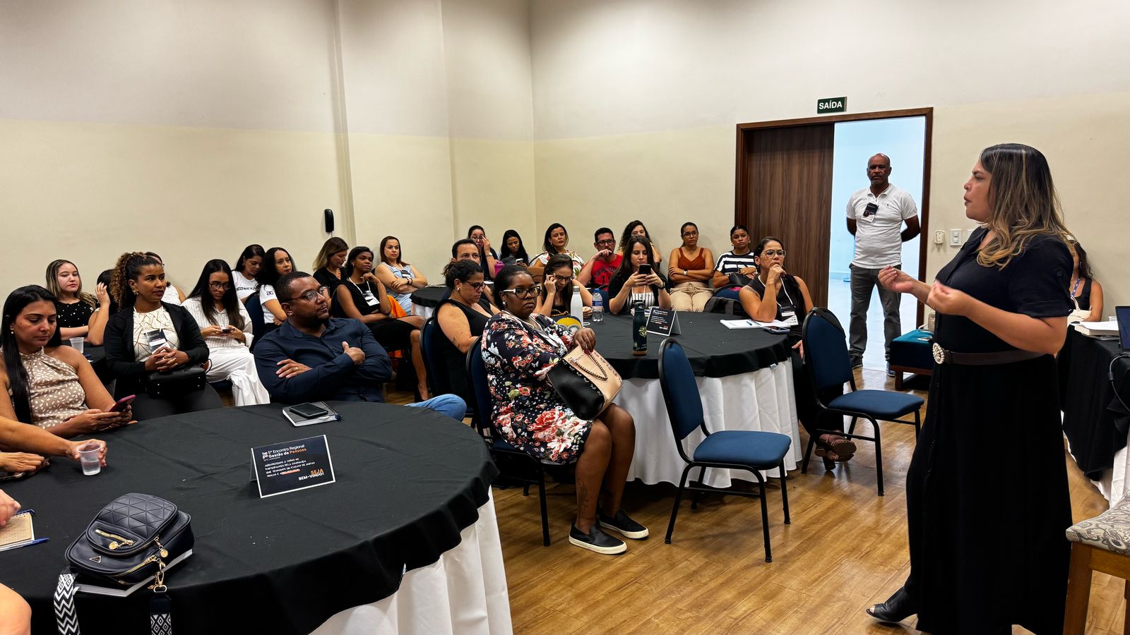 Natália Soares em palestra ou treinamento, registro 2
